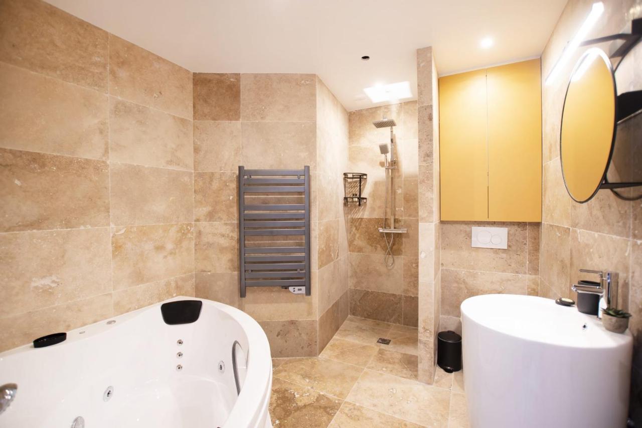 Guestready - Studio With Jacuzzi In The 10 Th Apartment Paris Bagian luar foto