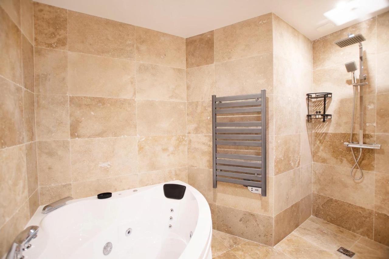 Guestready - Studio With Jacuzzi In The 10 Th Apartment Paris Bagian luar foto